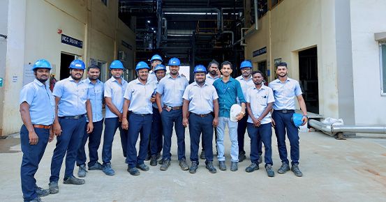 Serviço técnico no local da planta indiana